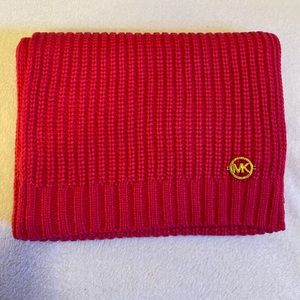 Bright pink Michael Kors scarf, made of acrylic, and size 0/S